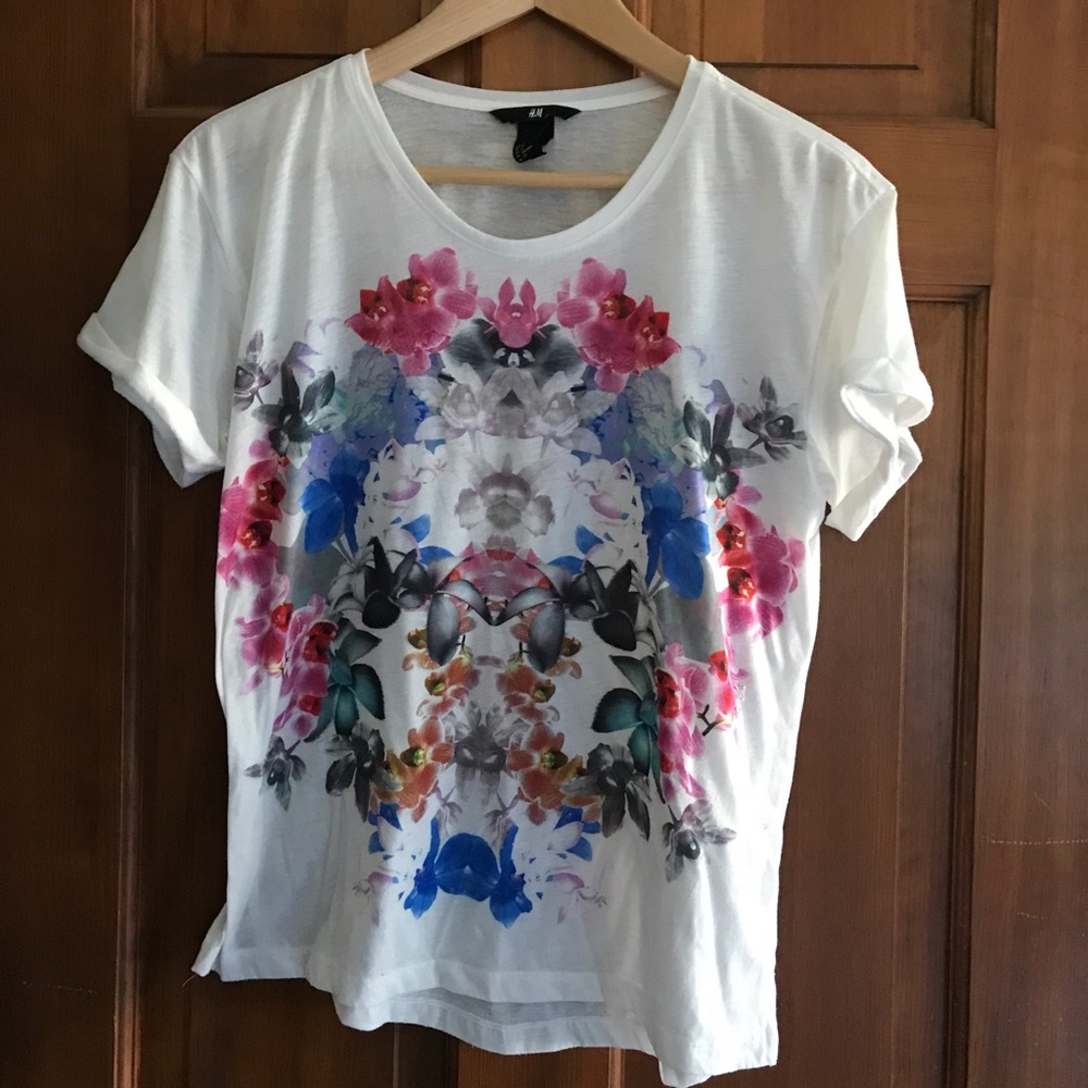 ⭐️ white floral t-shirt